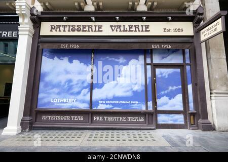 Londra, Regno Unito. - 18 settembre 2020: L'ex negozio Patisserie Valerie a Covent Garden, che rimane imbarcato. La catena di caffè è caduta in amministrazione all'inizio del 2019. Foto Stock