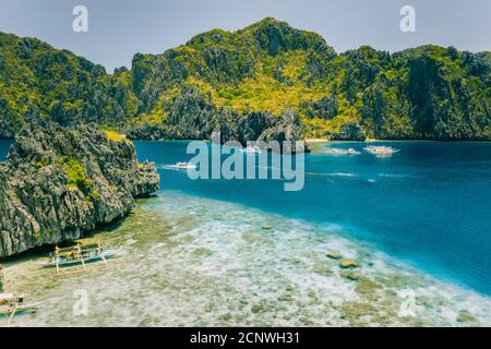 Vista aerea dell'isola di Miniloc da Shimizu . Mare cristallino. Bacuit Bay, El Nido, Palawan, Filippine. Foto Stock