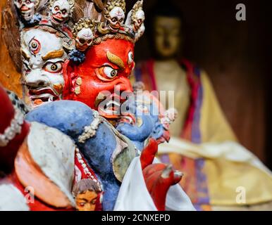 Primo piano immagine Dharmapala idol in Tsemo Hoppa in Leh Foto Stock