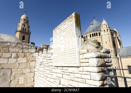 (Fuoco selettivo) splendida vista dell'Abbazia della Dormizione durante una giornata di sole. Foto Stock