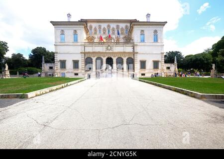 La facciata principale della Galleria Borghese si trova nella Villa Borghese,Roma,Italia Foto Stock