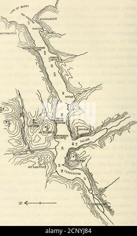 . Relazione della spedizione Brown-Harvard a Nachvak, Labrador, 1900 . f il suo lavoro, senza nascondere itsstage ed effetti sotto il velo di ostacolo della neve o della vegetazione. Chiari e affilati spiccano le evidenze e la natura dell'azione glaciale di secoli fa, E del regno alternato e dell'innalzamento della terra con riferimento al livello del mare.splendidamente pianura appaiono gli effetti di denudazione da acqua frosstana, come si vede nelle cime frantumate, le forme delle masse di terraferma, gli accumuli di talus, le curve di grandezza e la complessità delle valli. In piedi su una di queste altezze, si può Foto Stock