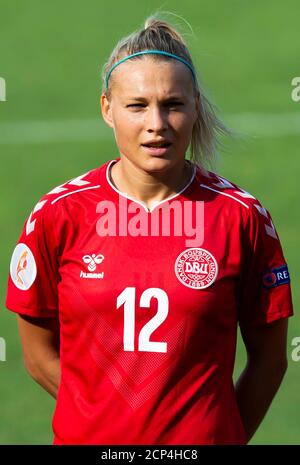 ZENICA, BOSNIA-ERZEGOVINA - SETTEMBRE 17: Larsen di Danimarca prima della partita di qualificazione in euro femminile UEFA tra Bosnia-Erzegovina e Danimarca presso il Centro di formazione Football Training di FF BH il 17 settembre 2020 a Belgrado, Serbia. (Foto di Nikola Krstic/MB Media/Getty Images) Foto Stock