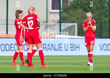 ZENICA, BOSNIA-ERZEGOVINA - SETTEMBRE 17: Più duro della Danimarca reagisce durante la partita di qualificazione delle donne in euro UEFA tra Bosnia-Erzegovina e Danimarca al Centro di formazione del Football Training di FF BH il 17 settembre 2020 a Belgrado, Serbia. (Foto di Nikola Krstic/MB Media/Getty Images) Foto Stock