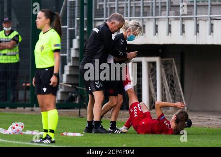 ZENICA, BOSNIA-ERZEGOVINA - SETTEMBRE 17: Durante la partita di qualificazione europea delle donne UEFA tra Bosnia-Erzegovina e Danimarca al Centro di formazione Football Training di FF BH il 17 settembre 2020 a Belgrado, Serbia. (Foto di Nikola Krstic/MB Media/Getty Images) Foto Stock