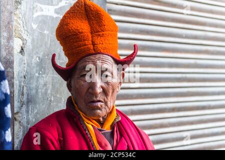 Padum, gente in attesa del Dalai lama, ritratto Foto Stock