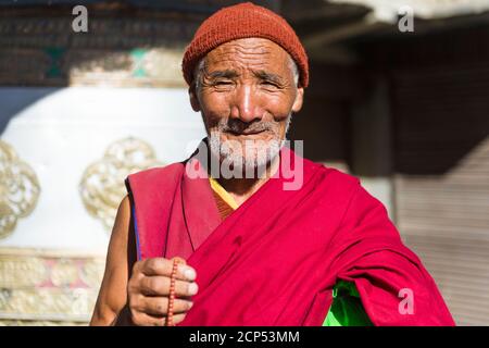 Padum, gente in attesa del Dalai lama, ritratto Foto Stock