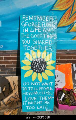 Minneapolis, Minnesota, Stati Uniti. 18 Settembre 2020. Cup Foods raffigurato come il memoriale George Floyd rimane a Minneapolis, Minnesota, il 18 settembre 2020. Credit: Damairs carter/Media Punch/Alamy Live News Foto Stock