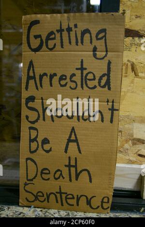 Minneapolis, Minnesota, Stati Uniti. 18 Settembre 2020. Cup Foods raffigurato come il memoriale George Floyd rimane a Minneapolis, Minnesota, il 18 settembre 2020. Credit: Damairs carter/Media Punch/Alamy Live News Foto Stock