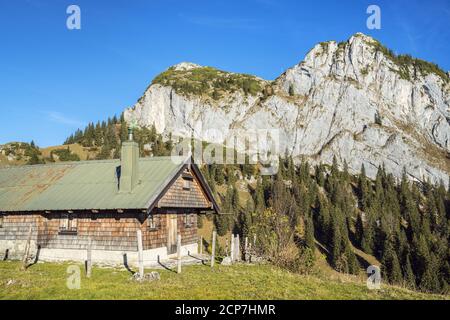 Sonnbergalm sotto la cima di Buchstein (1701m), Monti Tegernsee, Monti Mangfall, alta Baviera, Baviera, Germania meridionale, Germania, Europa Foto Stock