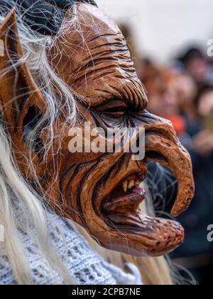 Krampuslauf al Christkindlmarkt di Monaco, antica tradizione che si svolge nel periodo natalizio in Baviera, Austria e Alto Adige, Monaco, Baviera, Foto Stock