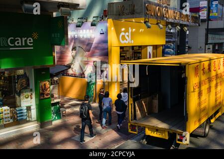 Consegna camion nel quartiere commerciale Admiralty di Hong Kong Foto Stock