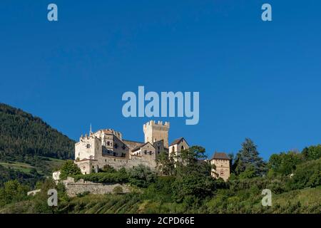 Castel Coira (in tedesco Churburg) è un castello medievale di Sluderno, in Alto Adige, Italia Foto Stock