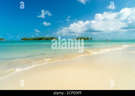 Chaweng spiaggia sull'isola di Koh Samui in Thailandia Foto Stock