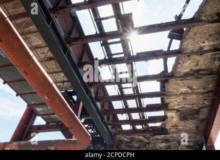 Essen, Zeche Zollverein, patrimonio dell'umanità dell'UNESCO, pista dal basso, raggi di sole Foto Stock