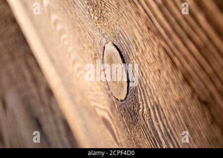 tavole di legno spazzolato con venature, materia prima, sfumature di marrone Foto Stock