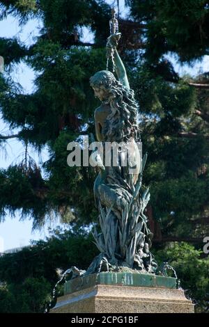 Sydney Australia, ninfa di bronzo in cima alla Lewis Wolfe Levy Fountain nei Giardini Botanici Foto Stock