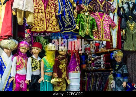 Turchia, Istanbul, Gran Bazaar, abbigliamento festival Foto Stock