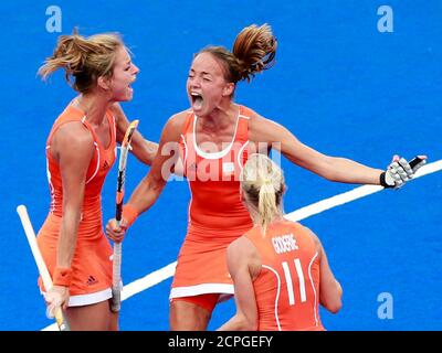 Netherlands' Maartje Paumen (C) with team mates Eva de Goede (L) and Maartje Goderie celebrates scoring a goal from a penalty corner during their women's semifinal hockey match against New Zealand at the Riverbank Arena at the London 2012 Olympic Games August 8, 2012. REUTERS/Adrees Latif (BRITAIN  - Tags: SPORT OLYMPICS FIELD HOCKEY)