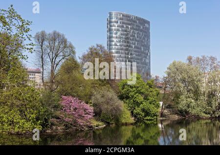 Schwanenspiegel in primavera, GAP 15 torre d'ufficio, Düsseldorf, Nord Reno-Westfalia, Germania, Europa Foto Stock