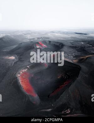 Vista aerea, cratere vulcanico nero, vicino a Friðland að Fjallabaki, Islanda, Europa Foto Stock