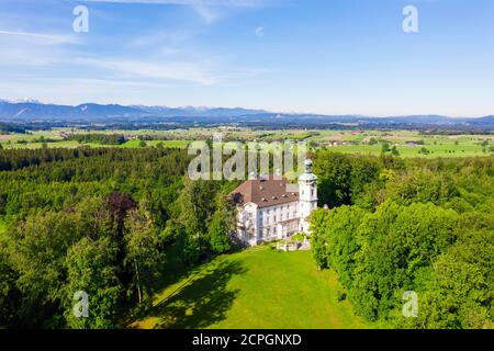 Castello di Hirschberg a Haarsee, vicino a Weilheim, Pfaffenwinkel, colline alpine, registrazione di droni, alta Baviera, Baviera, Germania, Europa Foto Stock