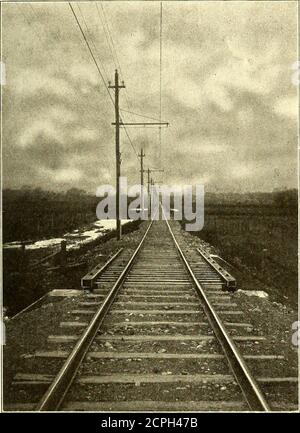 . The Street railway journal . ary 16, 1904.] GIORNALE FERROVIARIO STRADALE. 91 azione. Ci sono 450 cottage estivi sulle sue rive, e thepopolation dei punti principali, circa 10,000, è, in un fairsense, quasi direttamente tributario alla Rochester & EasternRailway, Come il viaggio che atterra ai piedi del lago wouldhave la città di Rochester come il suo punto obiettivo naturale.il lago Seneca è lungo 46 miglia, con una linea di vaporetti fine che corrono da YVatkins Glen alla sua testa a Ginevra ai suoi piedi, Econ una linea elettrica che va da Watkins alla città di Elmira. La popolazione indirettamente tributaria da Foto Stock