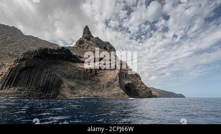 Colonne costiere basaltiche sull'isola di Gomera, Isole Canarie, Spagna Foto Stock