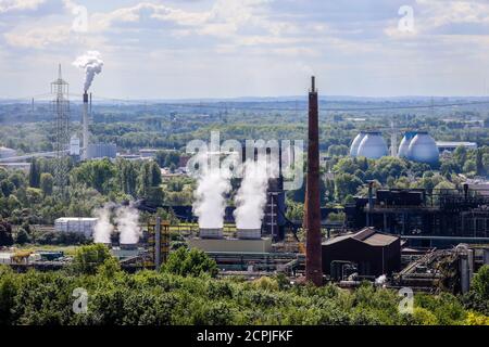 Impianto di coking Prosper, digestori posteriori dell'impianto di trattamento delle acque reflue di Bottrop, paesaggio industriale nella zona della Ruhr, Bottrop, zona della Ruhr, Nord Foto Stock