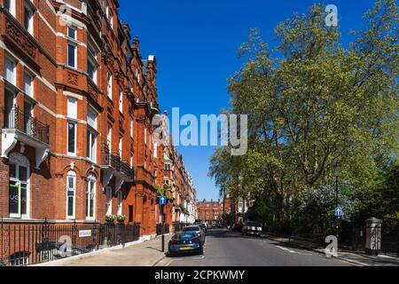 Inghilterra, Londra, Westminster, Kensington e Chelsea, Knightsbridge, Cadogan Square, abitazioni residenziali Foto Stock