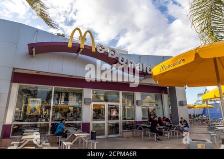 Protaras, Cipro - 6 ottobre. 2019. Il McDonald's su Protaras Avenue Foto Stock