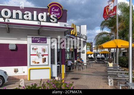 Protaras, Cipro - 6 ottobre. 2019. Il McDonald's su Protaras Avenue Foto Stock
