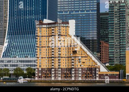 Inghilterra, Londra, Docklands, Tamigi e Canary Wharf Skyline Foto Stock