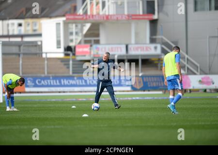 NEWPORT, GALLES. 19 SETTEMBRE 2020 Rob Kelly, Assistente di Barrow al riscaldamento della partita durante la partita Sky Bet League 2 tra Newport County e Barrow alla Rodney Parade, Newport (Credit: Jeff Thomas | MI News) Credit: MI News & Sport /Alamy Live News Foto Stock