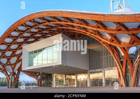 METZ, FRANCIA - 6 APRILE: Dettaglio composizione del Centre Pompidou-Metz, Francia un museo d'arte moderna e contemporanea, ramo del centro d'arte Pompidou Foto Stock