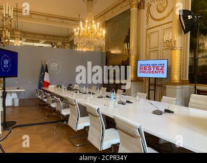 Parigi, Francia. 19 Settembre 2020. Una sala conferenze nel palazzo presidenziale, l'Elysee Palace. In occasione del 'Open Monument Day', i visitatori hanno potuto passeggiare attraverso la residenza ufficiale del presidente francese, nonostante la situazione di corona tesa. A causa di Corona, il Élysée aveva ridotto significativamente il numero di visitatori quest'anno. 2,500 persone sono state in grado di registrarsi sia il sabato che la domenica - cioè circa tre volte meno ospiti rispetto agli anni precedenti. Credit: Julia NAUE/dpa/Alamy Live News Foto Stock