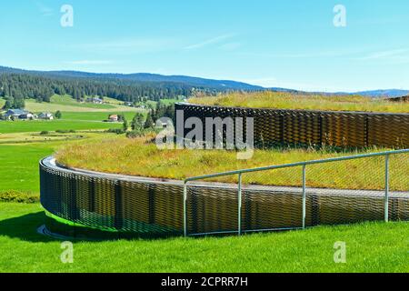 I pavimenti a spirale del Museo dell'Orologio Musée Atelier Audemars Piguet, architetto Bjarke Ingels Group, sorgono nel paesaggio della Vallée de Joux in Foto Stock