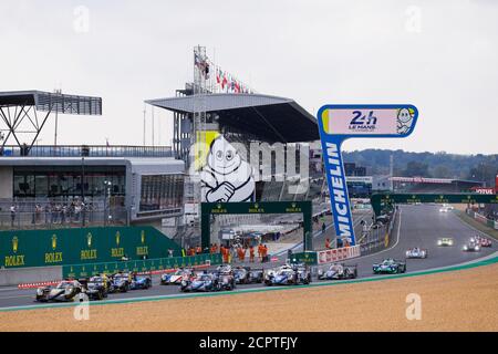 Le Mans, Francia. 19 settembre 2020. Inizio della gara, 37 Aubry Gabriel (fra), Stevens Will (gbr), Tung ho-pin (nld), Jackie Chan DC Racing, Jota, Oreca 07-Gibson, azione durante la 2020 24 ore di le Mans, 7° appuntamento del Campionato Mondiale FIA Endurance 2019-20 sul circuito des 24 Heures du Mans, Dal 16 al 20 settembre 2020 a le Mans, Francia - Foto Francois Flamand / DPPI Credit: LM/DPPI/Francois Flamand/Alamy Live News Foto Stock