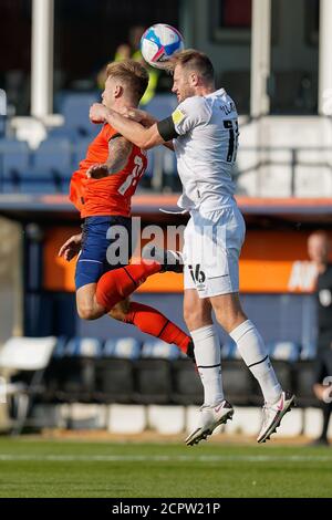 Luton, Regno Unito. 07 luglio 2020. James Collins di Luton Town (19) e Matthew Clarke di Derby County (16) durante la partita del campionato Sky Bet disputata a porte chiuse tra Luton Town e Derby County a Kenilworth Road, Luton, Inghilterra, il 19 settembre 2020. Foto di David Horn. Credit: Prime Media Images/Alamy Live News Foto Stock