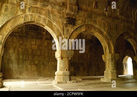 Splendido interno del monastero medievale di Sanahin nella provincia di Lori Di Armenia Foto Stock