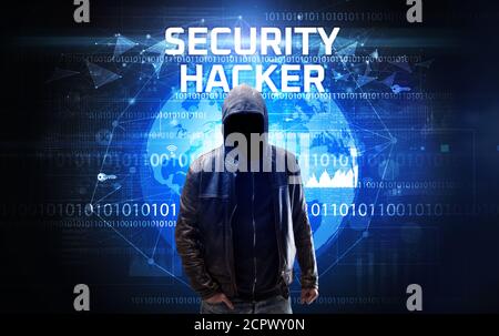 Hacker senza volto al lavoro con ISCRIZIONE DI HACKER DI SICUREZZA, concetto di sicurezza informatica Foto Stock