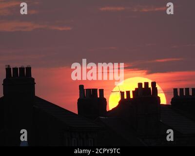 Sheerness, Kent, Regno Unito. 19 settembre 2020. Regno Unito Meteo: Tramonto a Sheerness, Kent. Credit: James Bell/Alamy Live News Foto Stock