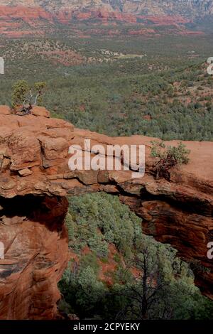 Devil's Bridge, un arco naturale in arenaria, a Sedona, Arizona, USA Foto Stock