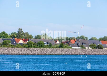 Edifici residenziali sul fiume Warnow, Hohe Düne, Warnemünde, Rostock, Meclemburgo-Pomerania occidentale, Germania, Europa Foto Stock