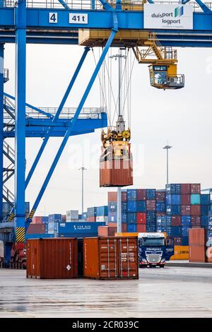 Terminal dei container, porto di Duisburg, Duisburg, area della Ruhr, Renania Settentrionale-Vestfalia, Germania, Europa Foto Stock
