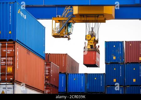 Terminal dei container, porto di Duisburg, Duisburg, area della Ruhr, Renania Settentrionale-Vestfalia, Germania, Europa Foto Stock