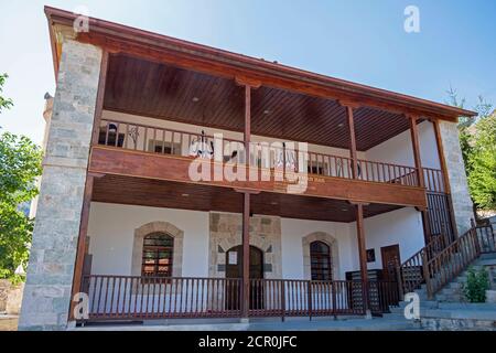 Nel Süleymaniye mahallesi, noto anche come Gümüşhane vecchia, vi sono molti edifici storici appartenenti a culture diverse. Foto Stock