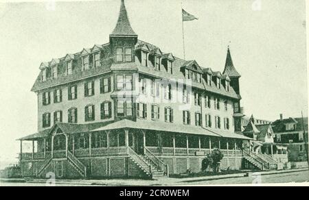 . Lungo la riva e ai piedi. JERSEY COAST OCEAN CITY, NEW JERSEY New York, Miles, 145.9. Sola andata, 3.60 dollari; andata e ritorno, 5.25 dollari. IL WYOMING-IIerbert Mih.er, prop. Ospita 75 persone; tariffe al giorno; aperto tutto l'anno; situato vicino al lungomare e a tutti i divertimenti. res^:oo.°TateT;:o^n P^reu^Tl. La posizione più piacevole di Ocean City.SWARTHMORE-Mrs Johnson Roney, Prop A due isolati da stat.on Rates ^^^DS. ^^-^■-^:-^^-;^ r;trSn.st.Sd:Sus;:RFAS Sirr^n^dr^tnie:;!^ t ^:st J.N. e servizio. Da tutte le camere si può ammirare una vista deliziosa. j, , ^ ., THE ARLINGTON-B. & e- Heim, Props. Due blocchi Foto Stock