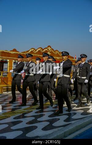 Il 29 ottobre 2019, Izmir Turchia, festeggiamenti e processione di luci a torcia a izmir konak il 29 ottobre per la giornata della repubblica; Foto Stock