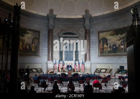 Washington, Stati Uniti d'America. 17 Settembre 2020. Il presidente Donald J. Trump ha espresso le sue osservazioni alla White House Conference on American History giovedì 17 settembre 2020, al National Archives Museum di Washington, DC People: President Donald Trump Credit: Storms Media Group/Alamy Live News Foto Stock